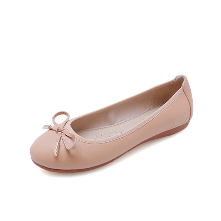 Soft-bottom foldable ballet shoes in nude color with a bow, ideal for comfort and style.