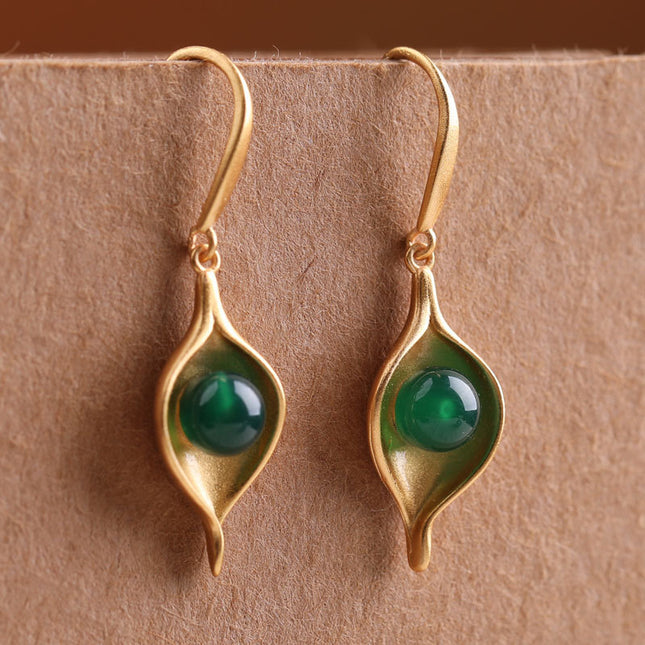Gold vintage earrings in cartoon and geometric designs, made of electroplated copper, lightweight and stylish jewelry.
